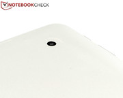 ...an der Rückseite nur mit 2 MP auf und erzeugt hohes Bildrauschen.