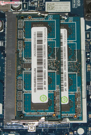 Es existieren zwei Arbeitsspeicherbänke.