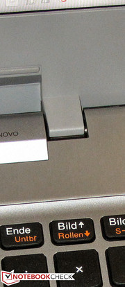 ...halten den Deckel fest in Position.