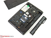 Die schraubenlos befestigte Bodenplatte ermöglicht einen einfachen Zugang zu den Komponenten.