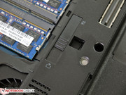 Die Arretierung der Bodenplatte erfolgt durch ein Schiebesystem.