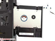 Modullaufwerke im Wechselschacht werden mit 4 Schrauben gesichert.