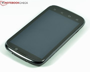 Seitlich angebracht sitzt ein microSD-Kartenleser, der Speicherkarten mit bis zu 32 GB nutzen kann.