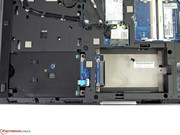 Ein Laufwerksschacht ist ebenfalls noch unbestückt.