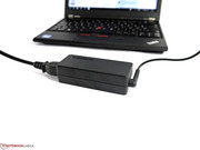 Das Netzteil hat eine Nennleistung von 65 Watt.