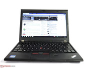 Das 12,5-Zoll-Display bietet eine Auflösung von 1.366 x 768 Bildpunkten.