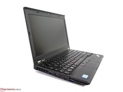 Das Gehäuse ist mit 1,55 Kilogramm Gewicht relativ leicht.