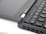 Die Displayscharniere halten den Bildschirm gut in Position.