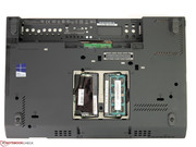 Am Unterboden hat man nur Zugriff auf die RAM-Module.