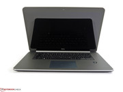 Das hochauflösende QHD+-Display spiegelt recht stark, liefert ansonsten aber fast durchgängig sehr gute Testwerte.