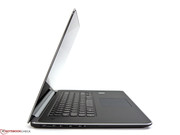 Das Gehäuse ist verwindungssteif und sauber verarbeitet. Unpassende Kunststoffgrate,...