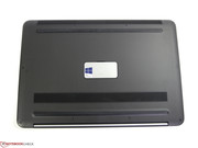 Der Unterboden ist stabil, muss aber bei Wartungsarbeiten komplett entfernt werden.