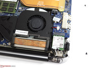 Das Kühlsystem besteht aus zwei recht großen Lüftern,...