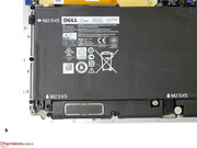 Der Akku hat eine durchschnittliche Kapazität und ist mit einigen Schrauben befestigt.