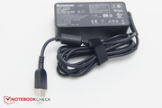 Das Netzteil liefert 45 Watt.
