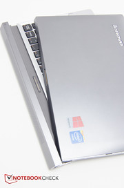 Magneten halten die beiden Teile zusammen.