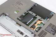 Auf die HDD und zwei SODIMM-Slots kann direkt von unten zugegriffen werden.