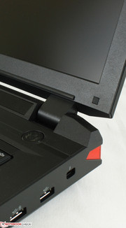 Der Power Button leuchtet bei Betrieb.