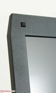 Display mit 300 cd/m² und einem Kontrast von 500:1.