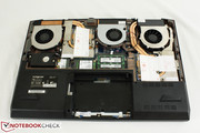 mSATA-Steckplatz, 2 RAM Bänke, beide MXM-3.0-GPU-Steckplätze, WLAN-Karte, CPU und alle 3 Lüfter sind zugänglich.