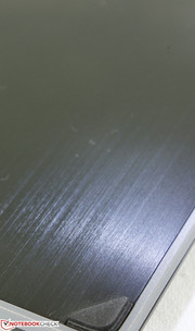 glänzende Oberfläche aus gebürstetem Aluminium