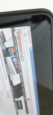 Der 1080p IPS-Bildschirm ist der 768p TN-Version deutlich überlegen.