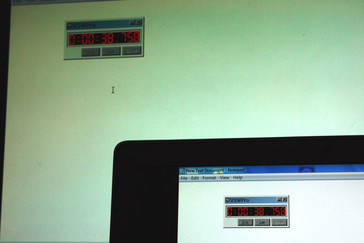 Bei wenig Aktivität ist die Verzögerung zwischen den beiden Bildschirmen fast zu vernachlässigen.