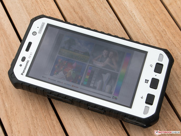 Das FZ-E1 bleibt auch im Freien prima ablesbar.