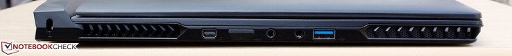 Linke Seite: 1x mDP, 1x HDMI (abgedeckt), 1x 3.5 mm Kopfhörer, 1x 3.5 mm Mikrofon, 1x USB 3.0