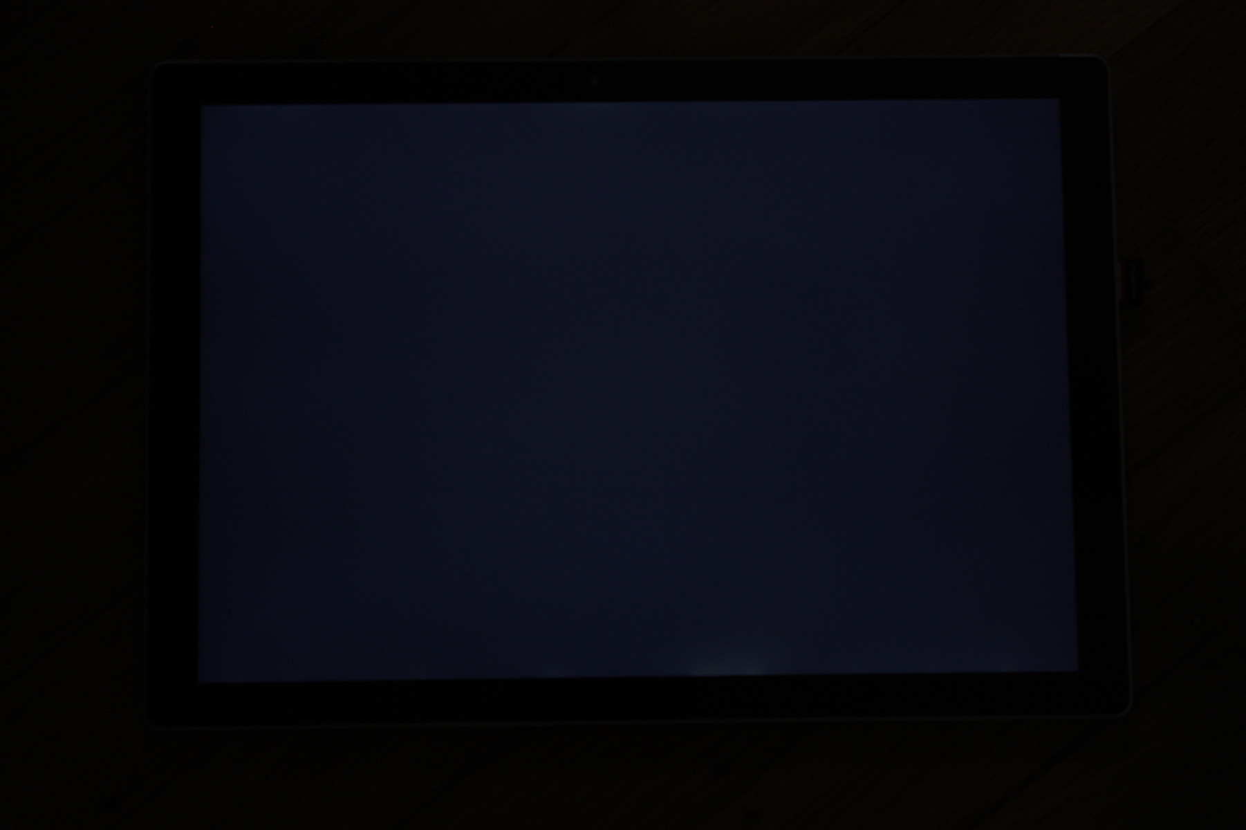 Rx черный экран. Черный экран монитора. Черный монитор. Телевизор черный экран. Экран выключенного монитора.