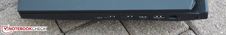 rechte Seite: USB 3.1 (inkl. Thunderbolt 3), 2x USB 3.0, HDMI, DisplayPort, RJ45-LAN, Öffnung für Kensington Locks