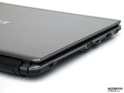 Für Linkshänder könnten allerdings die Ports an der linken Seite etwas störend ausfallen.