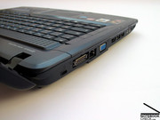 Das Notebook bietet einen Docking Anschluss und auch am Gerät selbst eine umfangreiche Auswahl an Ports.