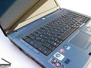 Die Tastatur wurde von Acer auch zur Gestaltung des Notebook herangezogen, etwa bei der Tastenform der Leertaste.