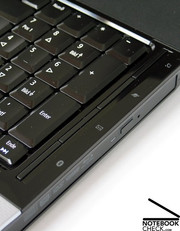 Trotz separatem Nummernblock findet rechts neben der Tastatur auch noch eine Leiste mit Zusatztasten Platz,...