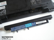 Der Akku findet in der Rückseite Platz