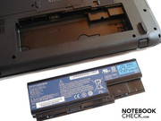 Der Akku wird von unten ins Gehäuse gesteckt - etwas unpraktisch