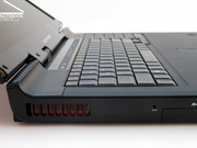 Die Tastatur des M17 liegt überaus weit hinten im Gehäuse und bietet somit nicht unbedingt optimale Voraussetzungen für umfangreiche Texteingaben.