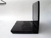 Auf Farben wurde gänzlich verzichtet und zum Einsatz kommen lediglich schwarz lackierte Gehäuseteile.