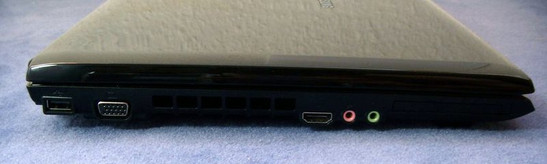 Linke Seite: USB 2.0, VGA-Out, Lüfter, HDMI, Audio, ExpressCard