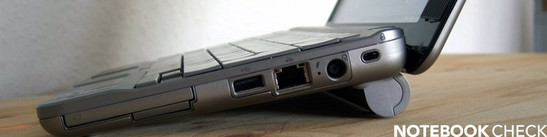 Rechte Seite: ExpressCard, SD Card, USB, LAN, Netzanschluss, Kensington Lock
