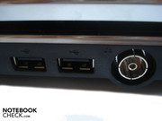 Zweimal USB 2.0 und (seltener) Antennenanschluss auf der rechten Seite