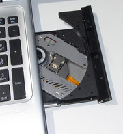 Der DVD-Brenner liest und beschreibt jede Art von DVD/CD