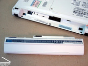 Mit dem 6-Zellen 59Wh Akku bietet Acer eine enorm leistungsfähige Energiequelle für das Aspire One D150.