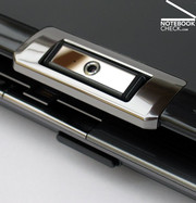 Die integrierte, schwenkbare Webcam eignet sich hervorragend für Videokonferenzen, lässt sich aber ach zur Benutzerautorisierung einsetzen.