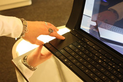 ... und die zwei Touchpads im Mittelpunkt.