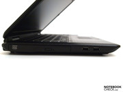 Die linke Seite bietet ein DVD Laufwerk...