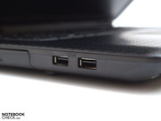 ...und, für Linkshänder je nach Belegung eventuell nicht optimal, zwei USB Ports ziemlich weit vorne.