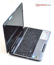 Leider wurde ein spiegelndes Display gewählt.