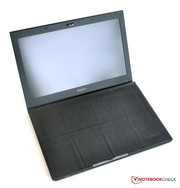 ... liegt ein schwarzes Tuch bei.